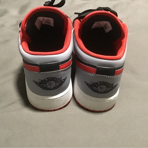 Nike Air Jordan size 6, almost new. Barely worn - Picture 2 of 6